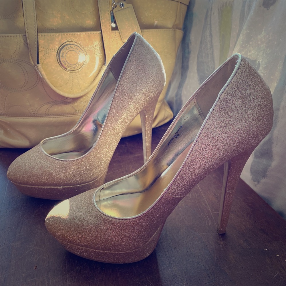 Gold glitter J.Lo platform high heels!